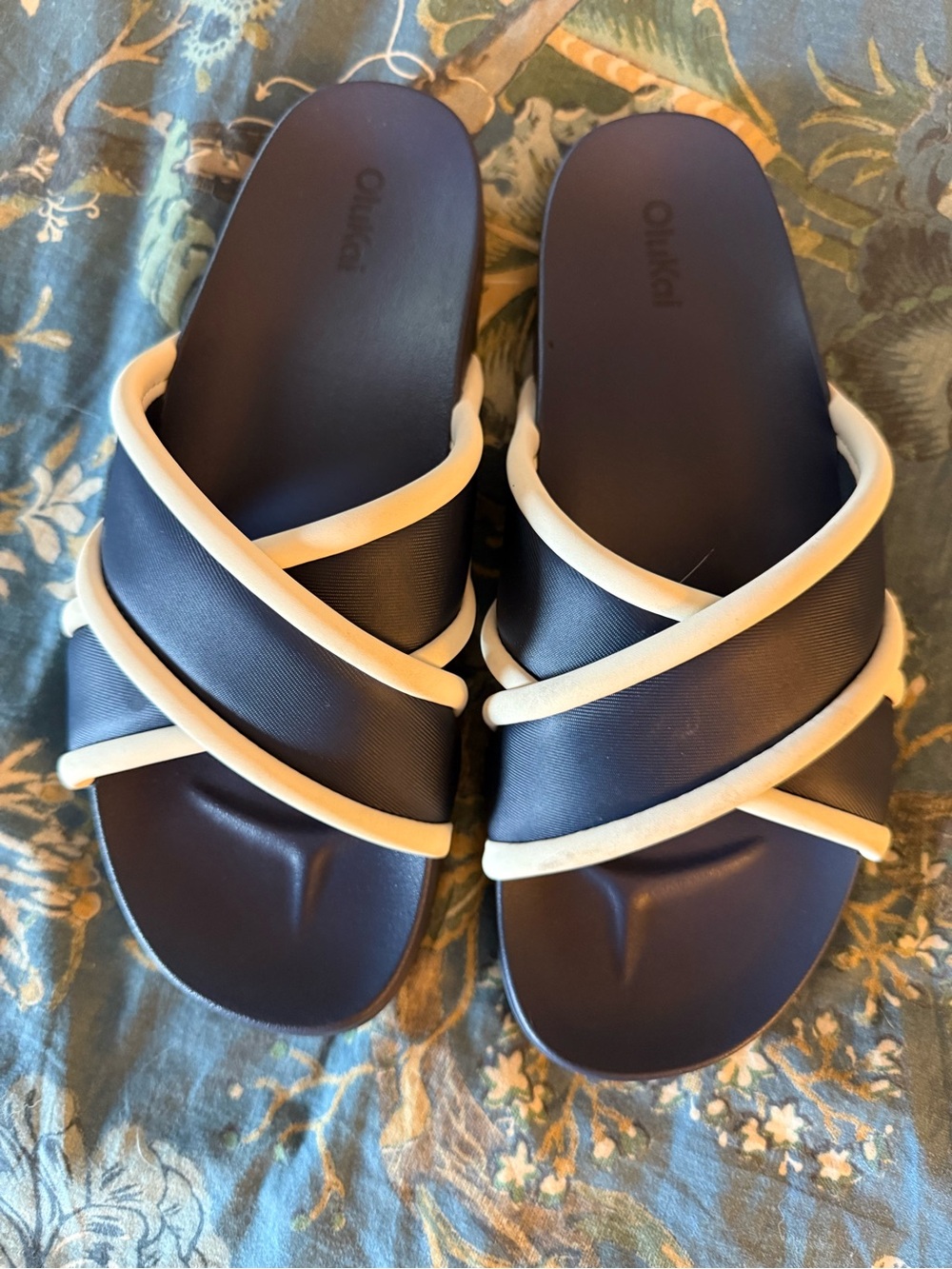 Olukai slides